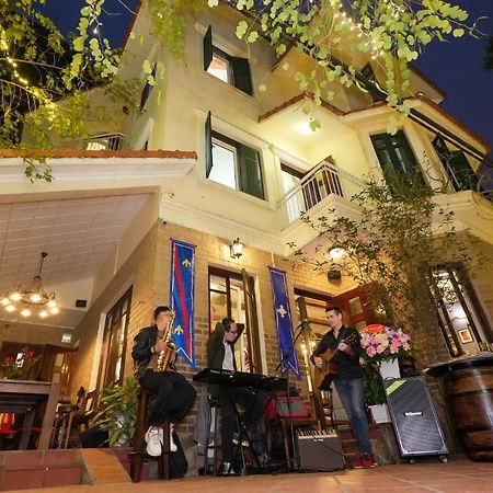 Musketeers Guest House Hanoi Buitenkant foto