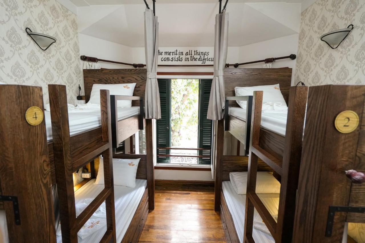 Musketeers Guest House Hanoi Buitenkant foto