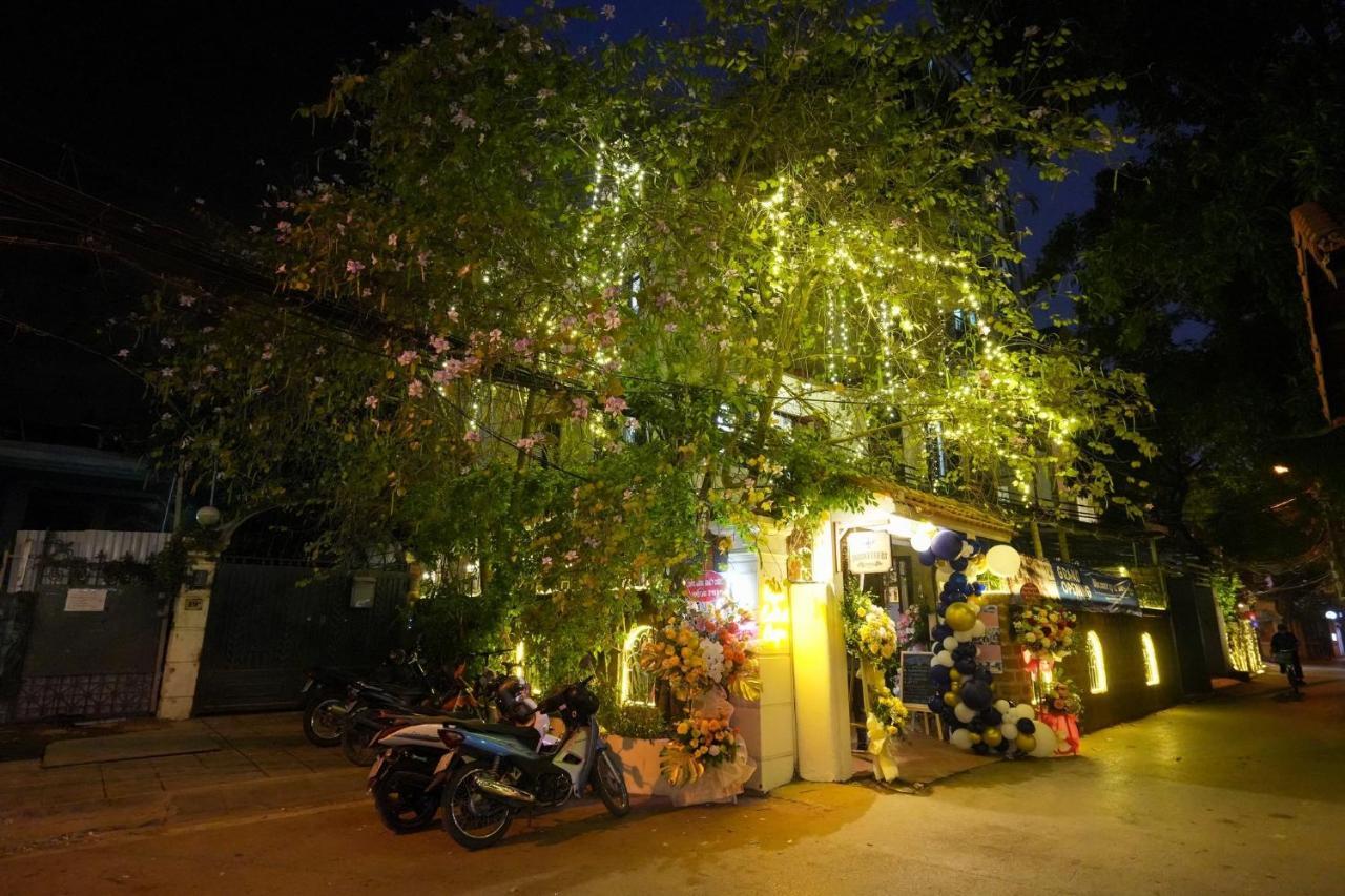 Musketeers Guest House Hanoi Buitenkant foto