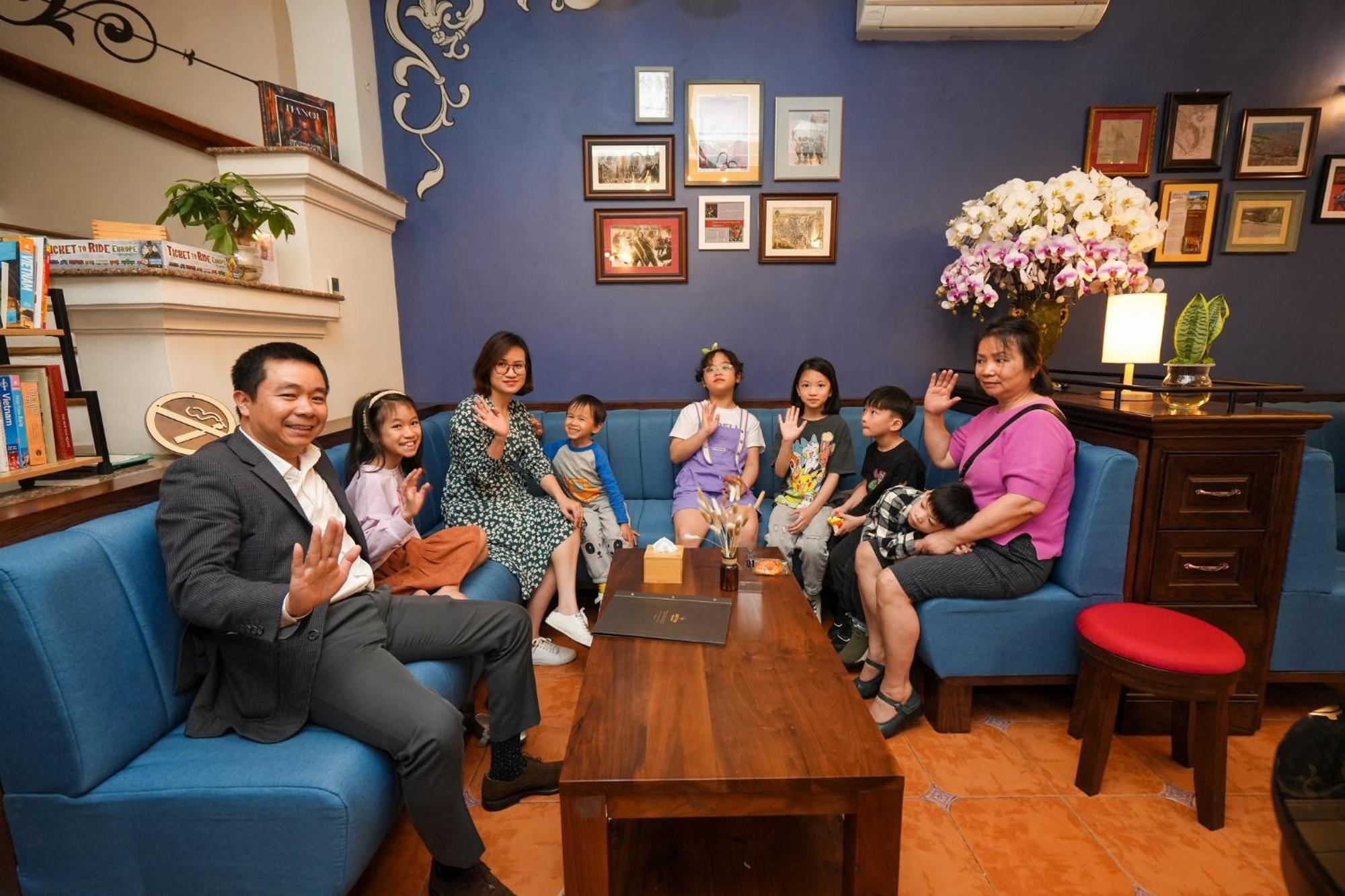 Musketeers Guest House Hanoi Buitenkant foto