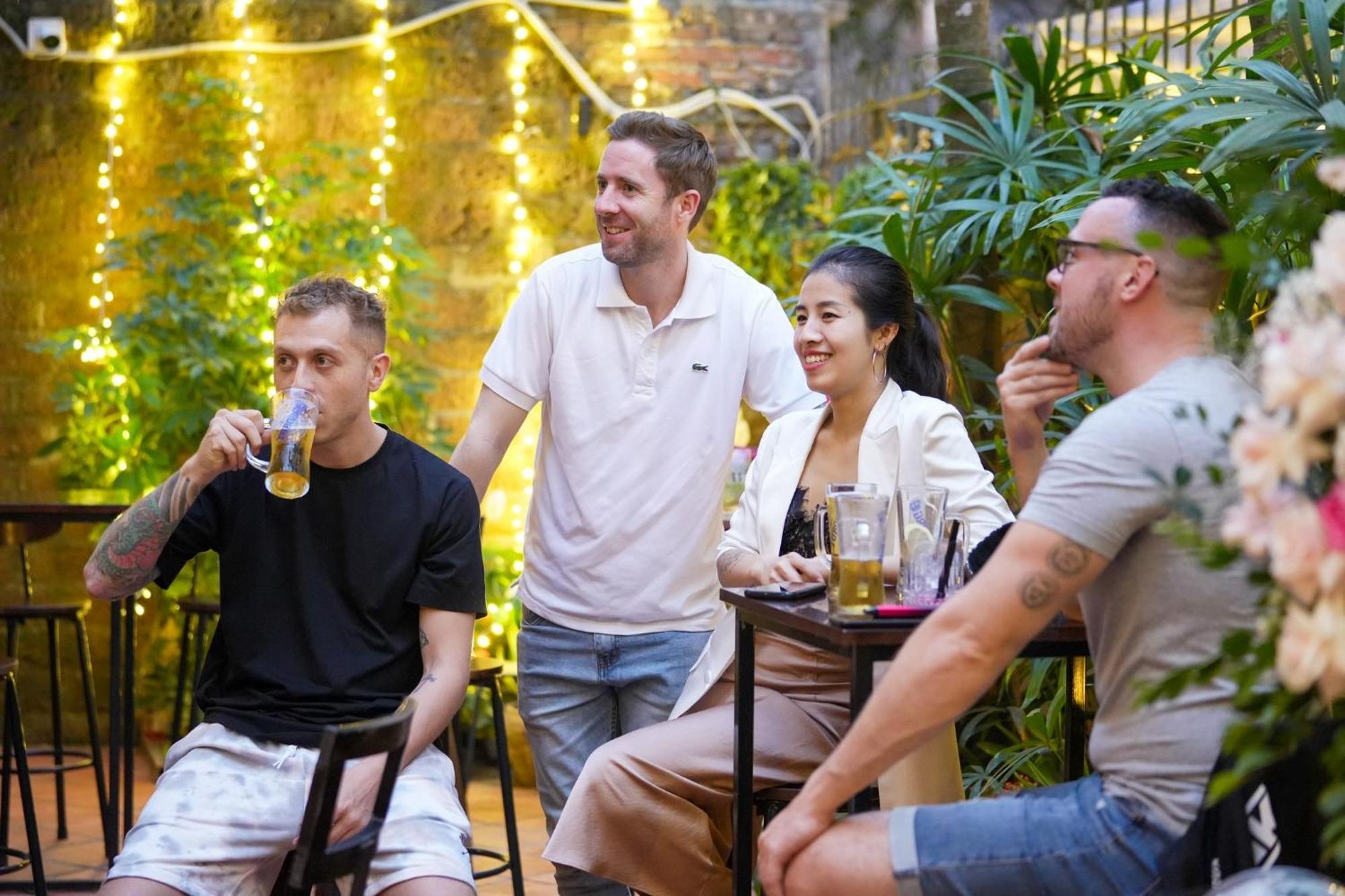 Musketeers Guest House Hanoi Buitenkant foto
