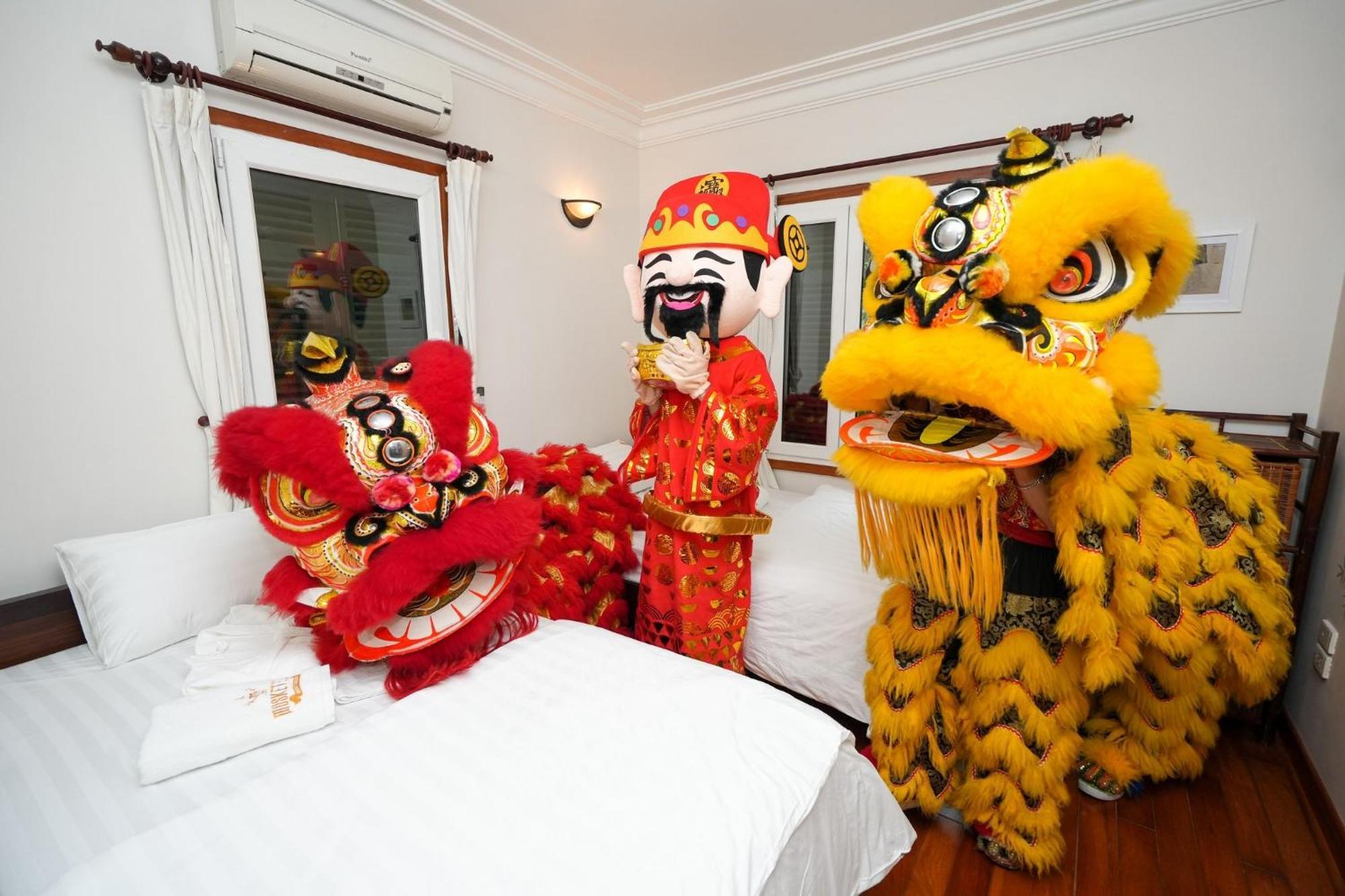 Musketeers Guest House Hanoi Buitenkant foto